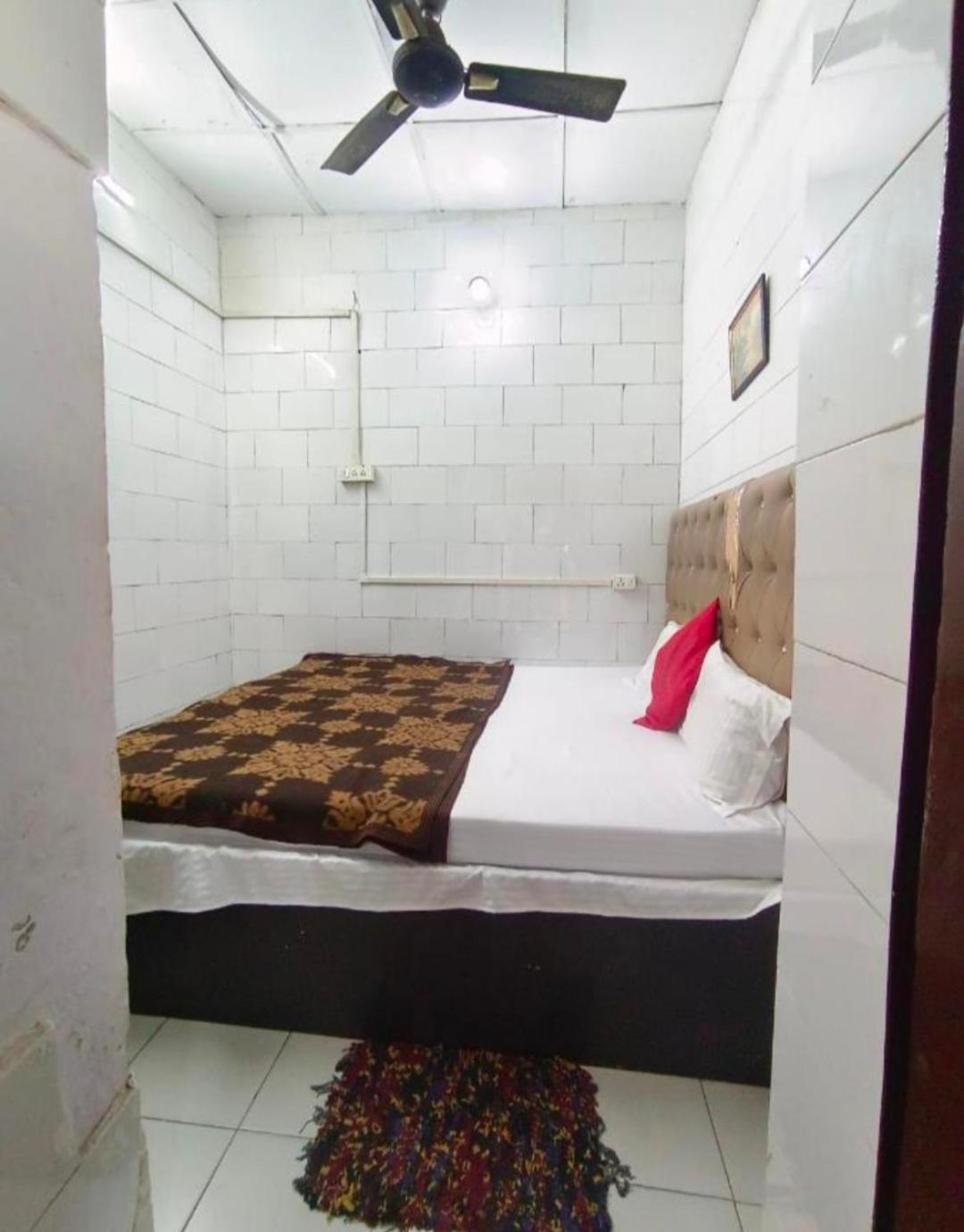 Hotel India Inn Walking Distance From Taj Mahal-- Rooftop Taj Mahal View Agra  Exteriör bild
